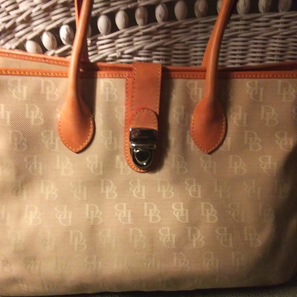 Dooney & Bourke purse